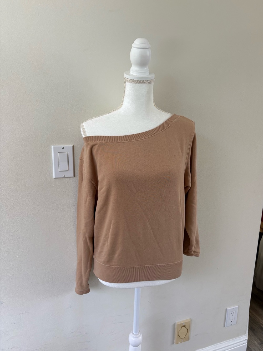 Spiritual Gangster Vida Off Shoulder Terry Sweatshirt XS Biscotti Only Worn Once